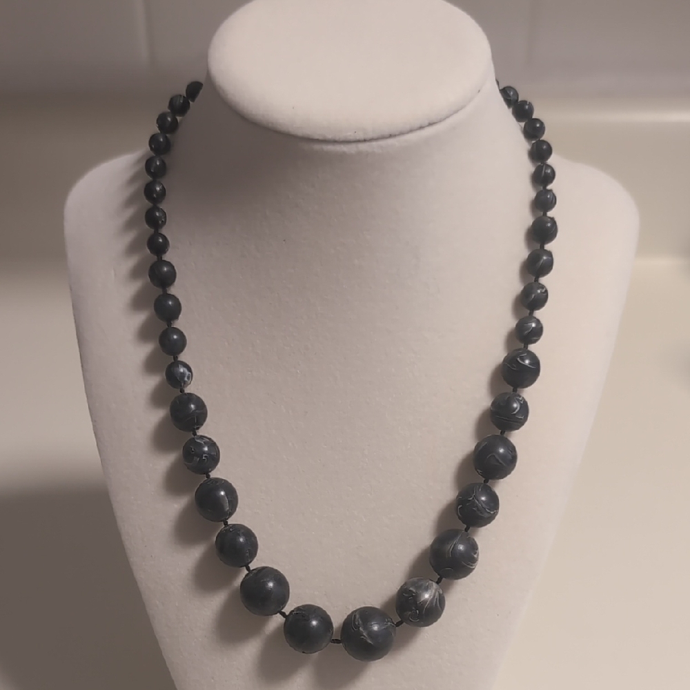 Elegant Black Marbled Graduated‎ Beaded Necklace